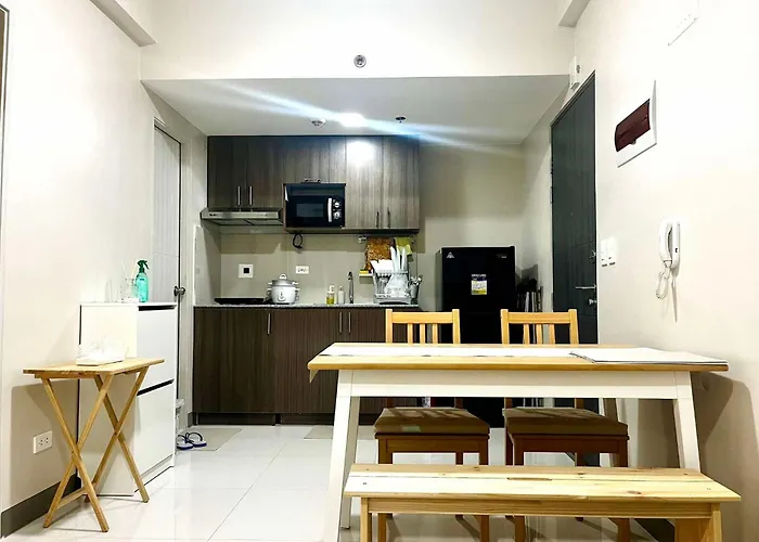 Near Intramuros, Aparthotel Manila